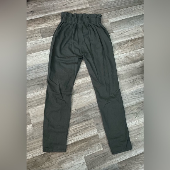 Selling army green cargo pants with elastic waist im size S - Picture 2 of 4